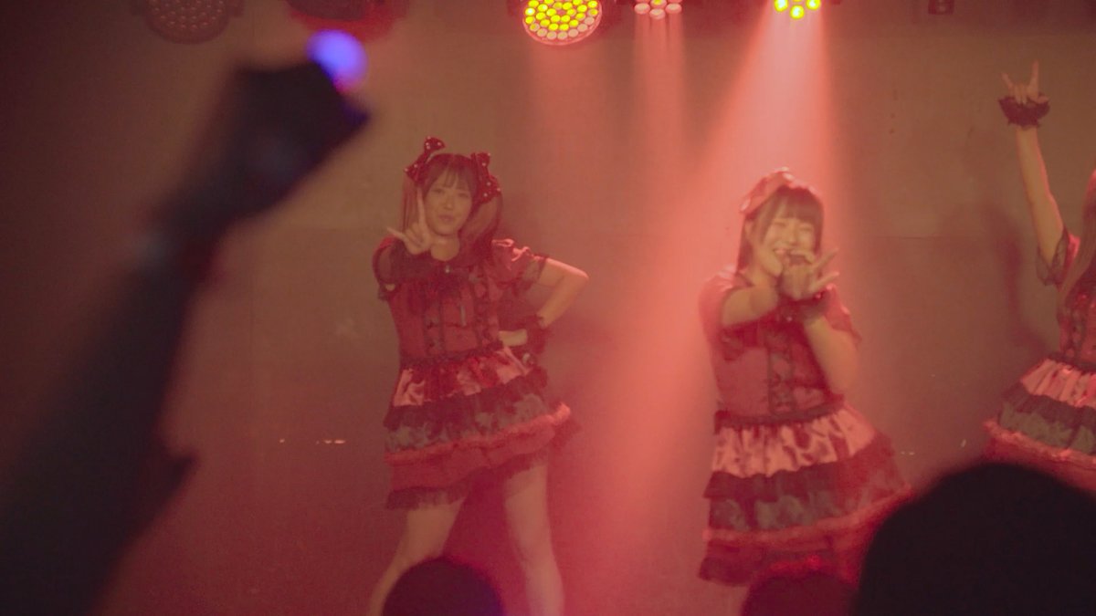 kai100_movie's tweet photo. 🎬『#耳袋夜噺』全10作品紹介③
『イマジナリー』(プログラムA)
アイドルの彼女の周りのファンが次々と亡くなる怪事件が起こり始める。犯人とその目的とは？

【出演】天空のシラバス／夏川紗理菜／龍澤ゆき奈 他
【監督】高梨太輔【脚本】小泉充裕

7/18(土)〜新宿公開👇
https://t.co/KSiDlUZKHH https://t.co/M8Y3ygQTvC