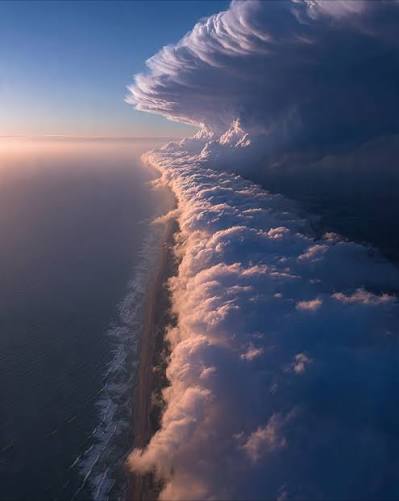PeggyJoFarr2's tweet photo. glory, the presence
morning cloud, divine guidance
return in the clouds
PJFarr
2026
#dailyhaikuprompt (morning cloud)
#haiku
#poetrycommunity
#twitterpoets
Photographer unknown taken in Australia where morning clouds often occur. https://t.co/xKAZa4EHde