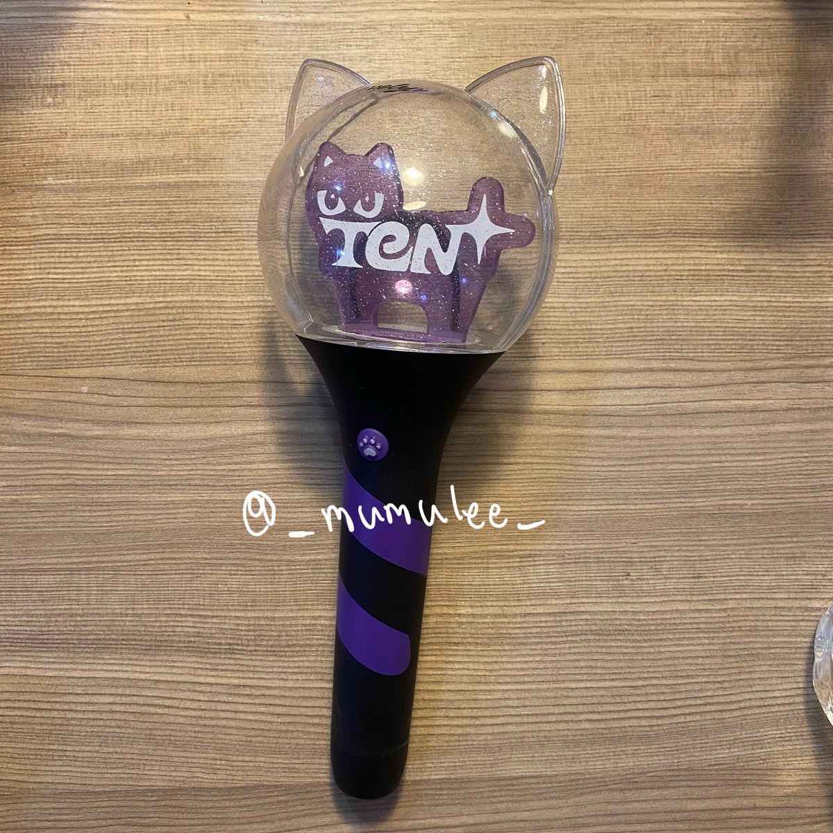 _mumulee_'s tweet photo. ปล่อยเช่าแท่งไฟ เหมียวบง ver.1 🐈‍⬛💜

วันที่ 17 18

 ━ ⭐️ราคา 150/วัน

୨ৎ มัดจำ 300 คืนให้หลังคืนแท่งไฟค่ะ
୨ৎ มีถ่านให้ 3 ก้อนค่ะ
୨ৎ นัดรับ คืนหน้างาน

สนใจ dm ได้เลยคับ💜

#TENCORE0110iscalling #TENCORE0110Concert 
#10YearsWithTEN https://t.co/wLBrSicWAm