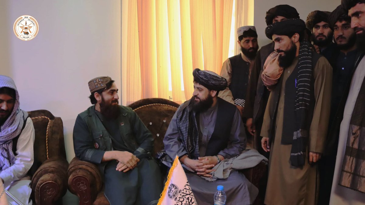 MoDAfghanistan2's tweet photo. وزیر دفاع کشور از قول‌اردوی ۲۱۷ عمری بازدید 

محترم مولوی محمدیعقوب «مجاهد»، وزیر دفاع کشور، در جریان سفر خویش به قول‌اردوی ۲۱۷ عمری در زون شمال‌شرق، همراه با قوماندان قول‌اردوی ۲۰۹ الفتح، الحاج ملا رحمت‌الله «محمداکا»، از این قول‌اردو بازدید کرد.... https://t.co/chlXOjR8QM