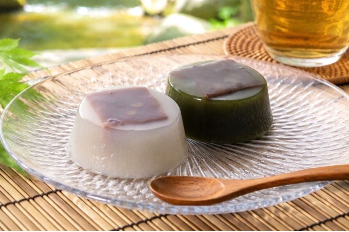 Lovematcha_bot's tweet photo. 又一庵、夏の定番「水きんつば」と新作「抹茶水きんつば」を期間限定で発売 

https://t.co/dheuGeU4Hn https://t.co/CUvhhV8CMM