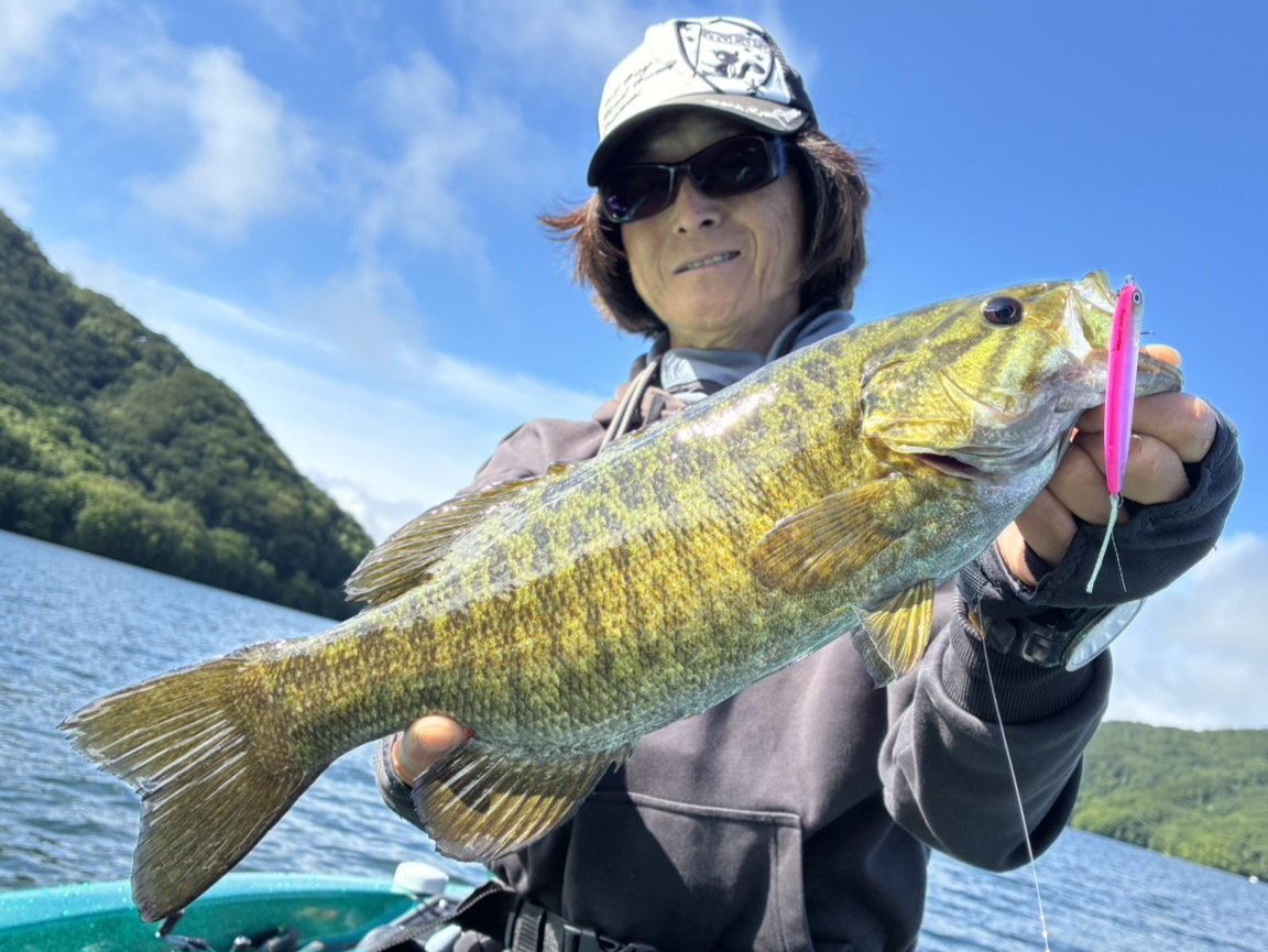 SHINGOSHAD's tweet photo. 7月の桧原湖ガイド～
梅雨開け間近で曇るとハードルアーで1日遊べます。
水位は満水より-80㎝。
水温20℃前後。
水質所に依り薄濁り。
※ゲスト様募集中です(^-^
因みに今日はガイドプラで浮いてスクリュー、シャッド、セミでの反応をみてました。

#桧原湖釣り
#シンゴガイドサービス https://t.co/wrcaMAU7Ww