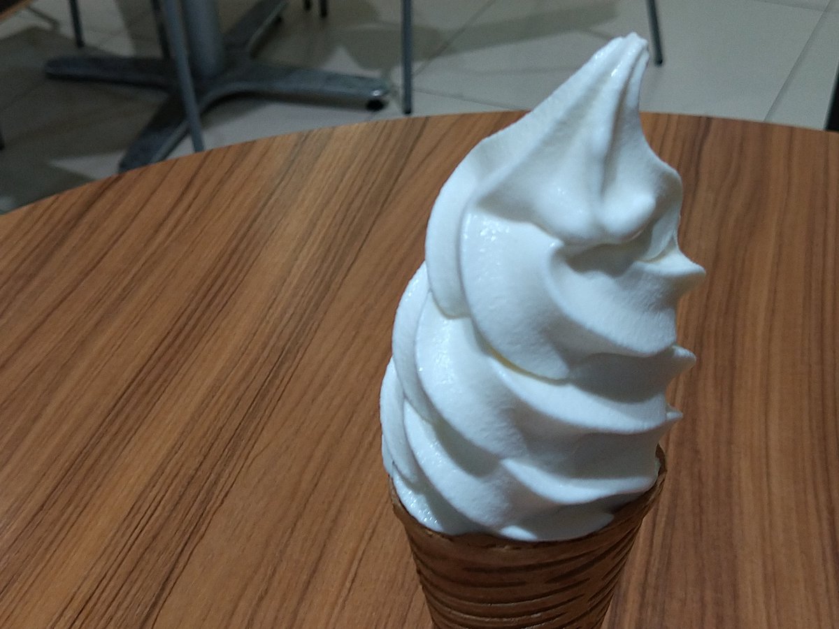 65112tk's tweet photo. ルタオのジャージーミルクソフトクリーム🍦　
#北海道
#新千歳空港
#ルタオ https://t.co/VuSQ3Eju4F