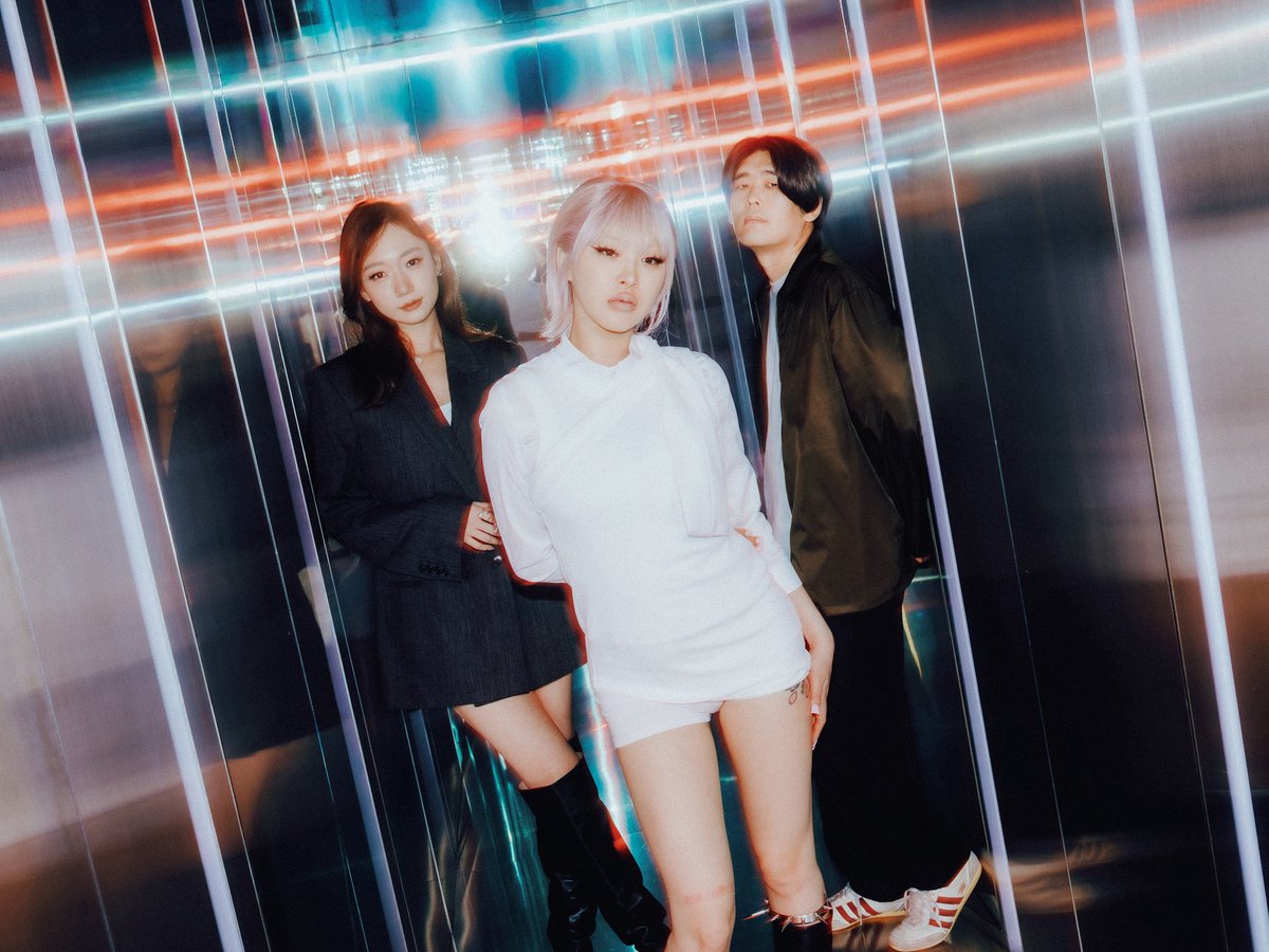 STUTS_atik's tweet photo. STUTS, Julia Wu - Tokyo Lights Remix (feat. Elle Teresa)

Julia WuとのEP『Witu U』収録の「Tokyo Lights」に、新たにElle Teresaさんに参加していただいた「Tokyo Lights Remix」が今夜7/8 (水) 0:00にリリースとなります。

MVも明日21時にプレミア公開されます。
https://t.co/VOtj2AOZ81 https://t.co/wFSB1lTtms