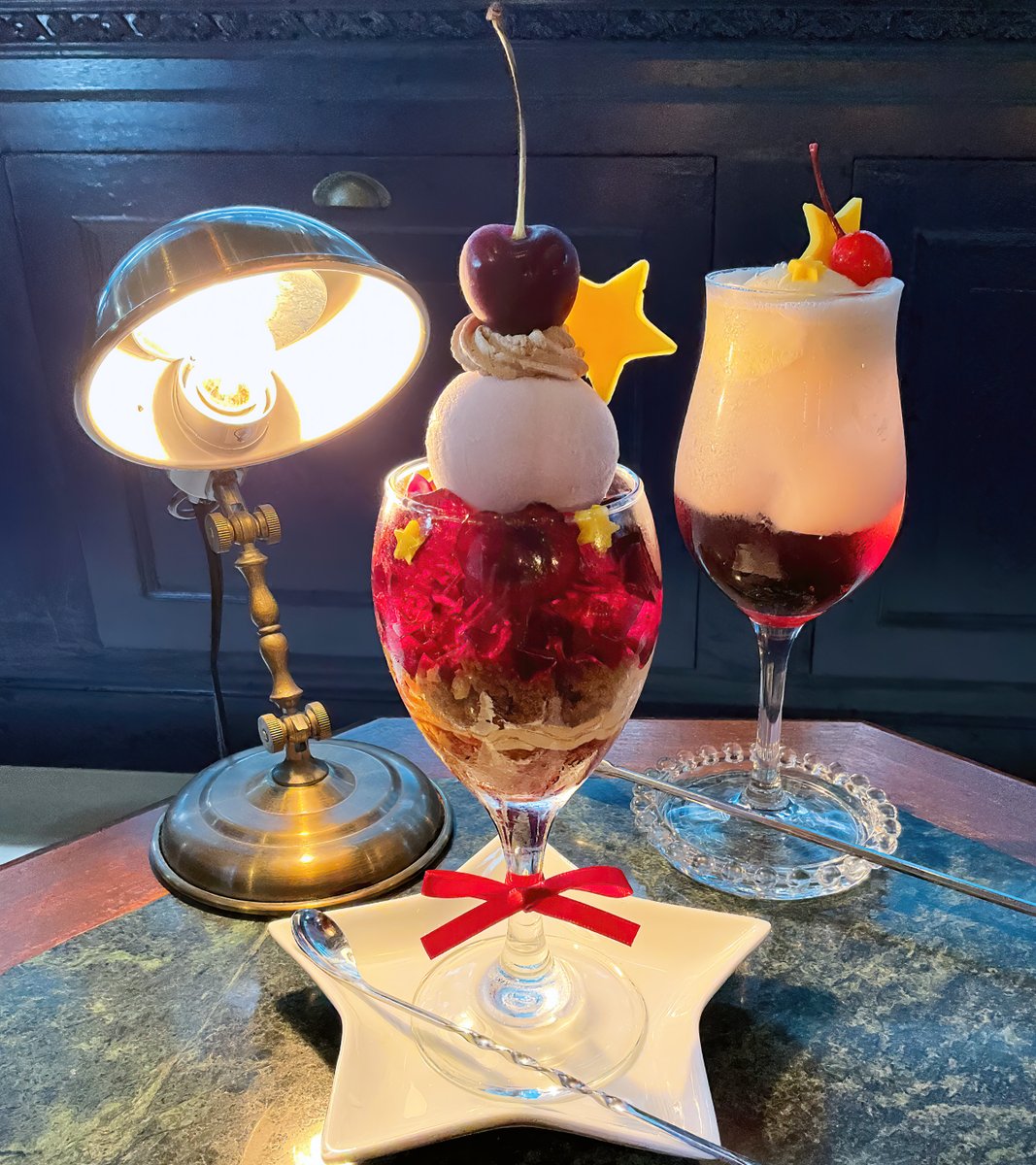 Todo_360's tweet photo. ＜Andart：アンダート（御徒町）＞ 
7月の誕生石ルビーを表現���た『ダークチェリーとスモーキー珈琲のパルフェ』は、ダークチェリーの甘酸っぱさから始まり、中盤から深煎り珈琲の風味が広がる奥深い味の変化で、余韻が残るグラス。定番『アフォガート』とバタフライピー『夜空のハーブティー』を追加 https://t.co/LuuaaXuVQr