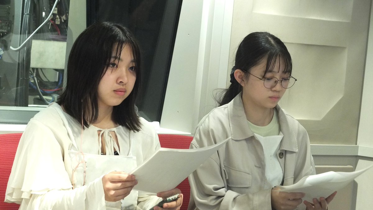 sigma7_school's tweet photo. 【スタッフ日誌📒】専科
本日は➡️目黒講師によるナレーション

本日はボイスオーバーの実習✨
インタビュー等の様子に声を重ねるので
自然さも必要になりますね…

👨‍🏫Today's Advice👩‍🏫
「映像の音は大切だけど、日本語と英語は音の動きが違うから気を付けて」
#シグマ・セブン声優養成所 https://t.co/rzaP5NXI4D