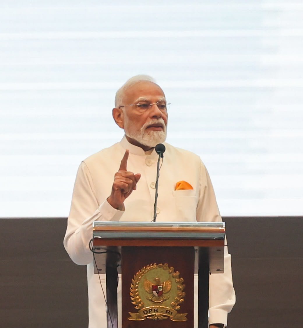narendramodi's tweet photo. Merupakan suatu kehormatan dapat berpidato di hadapan Parlemen Indonesia. India dan Indonesia terhubung oleh sejarah, budaya, dan hubungan antar-masyarakat yang telah terjalin selama berabad-abad. Bersama-sama, kita akan terus bekerja sama demi mewujudkan masa depan yang berlandaskan persahabatan, kolaborasi, dan kemakmuran bersama.