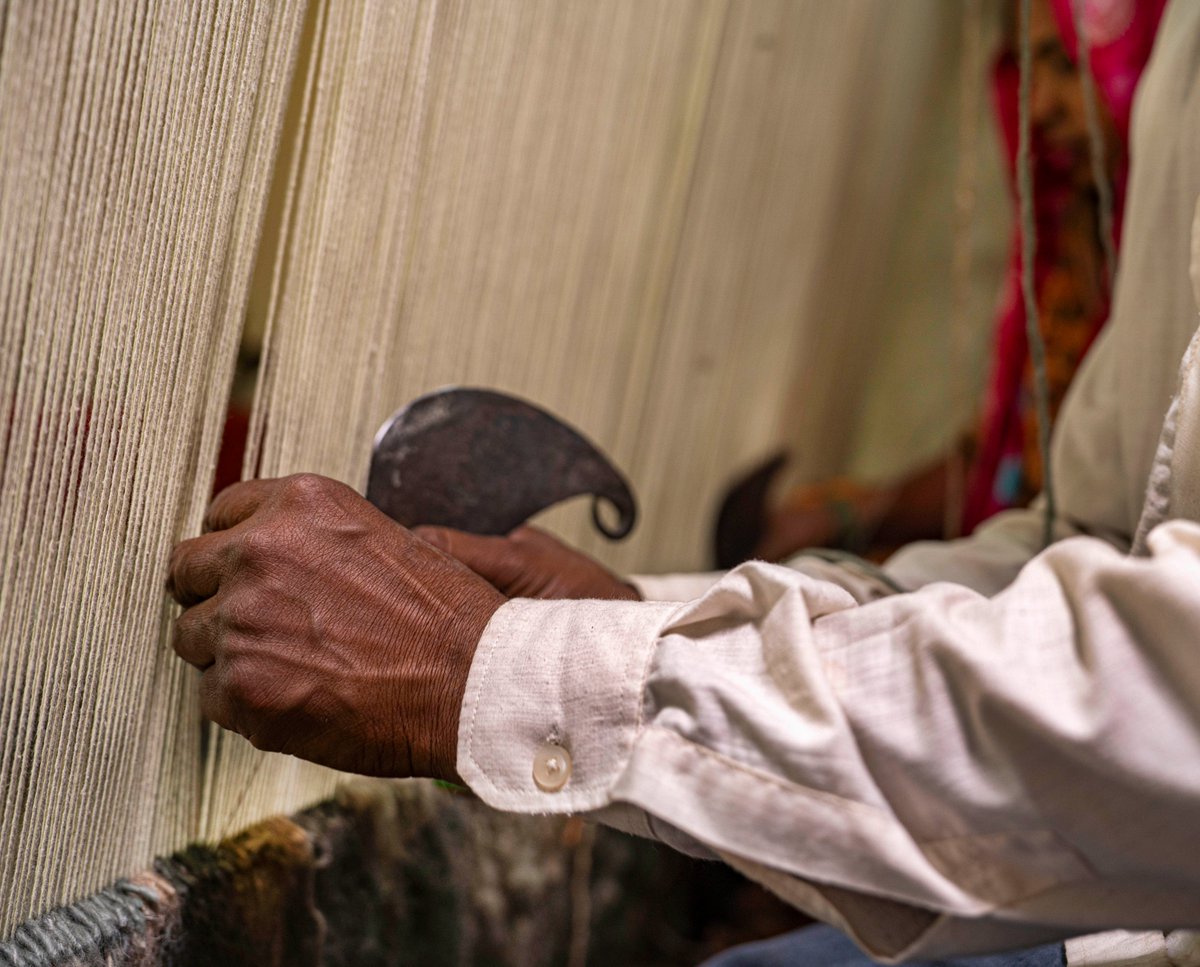 artofhmc's tweet photo. Every knot tells a story. 🧶
What you see here isn't just weaving—it's generations of skill, patience, and tradition coming together to create a masterpiece by hand.
In a world of mass production, true craftsmanship still matters.
#HandmadeCarpets #Craftsmanship #ArtisanMade https://t.co/XKvXqagjDX