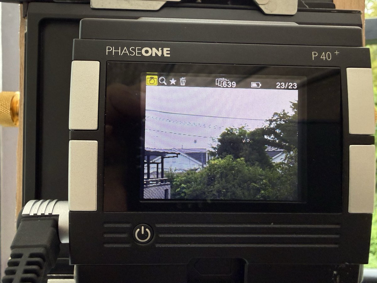 SALTY_SOLNET's tweet photo. さすがダチハラfiel stand45
デジタルバックP40+を抱えて
super angulon 47mmで無限遠も出る
スプリングバック戻すのは面倒なのでグランド面に69用グランドグラスを押し当ててピントを合わせる
#PhaseOne 
#SuperAngulon 
#tachihara https://t.co/jyOLiBSrT9