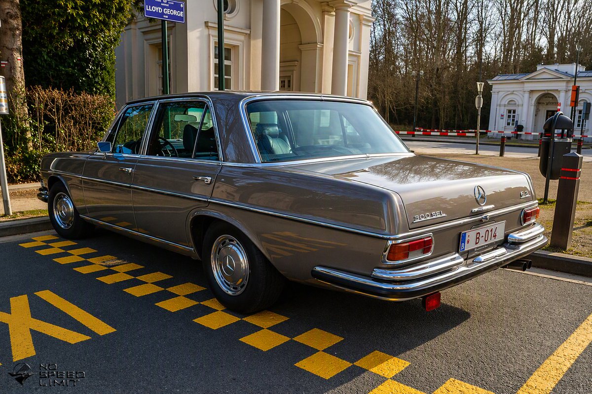 NoSpeedLimit_it's tweet photo. #memories of #Brussels ๐ง๐ช The ultimate velvet glove with a cast-iron fist. ๐ฉ๐ชIntroduced in 1968, the 300 SEL 6.3 combined the massive V8 engine with the W109 body. #MercedesBenz #W109 #ClassicMercedes #AutomotiveHistory #VintageCar #SleeperCar #GermanEngineering #supersaloon https://t.co/jtNTyJiFcM