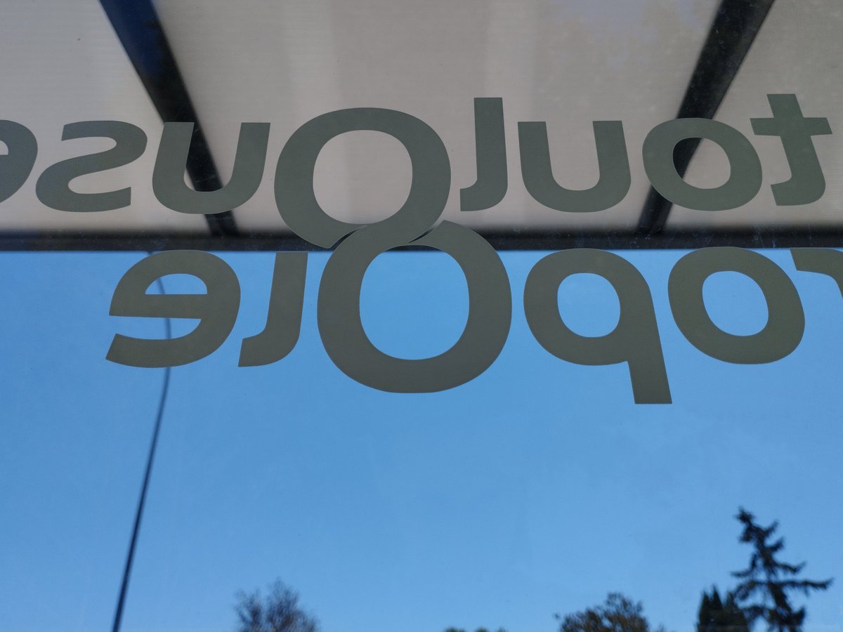 Sabine_ExpLibre's tweet photo. Entre deux eaux, il fait chaud !
Heureusement que les bus sont climatisés.
@Toulouse @tisseo_officiel #canicule #piscine https://t.co/u0RZ5m806U