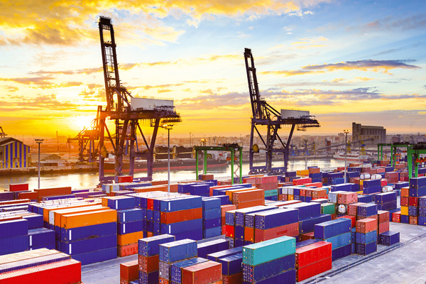 MoroccanSories's tweet photo. 🇲🇦📶|Le Maroc lance la plateforme eTrade

En partenariat avec l'UM6P, l'ASMEX a lancé https://t.co/baeIS0BUk1, une plateforme nationale de commerce électronique B2B dédiée à l'export, destinée à aider les entreprises marocaines à promouvoir leurs produits et à entrer en relation avec des acheteurs internationaux.

https://t.co/baeIS0BUk1 se veut la vitrine numérique de l'offre exportable marocaine, avec pour objectif de faciliter l'accès des entreprises, notamment des PME, aux marchés étrangers. 

Le site est enfin disponible : https://t.co/uyAorVS8nW