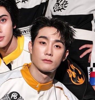Spkasibook's tweet photo. จะกึงแข่งกันทำไมวะ5555555555555 https://t.co/4x8mgH19SY