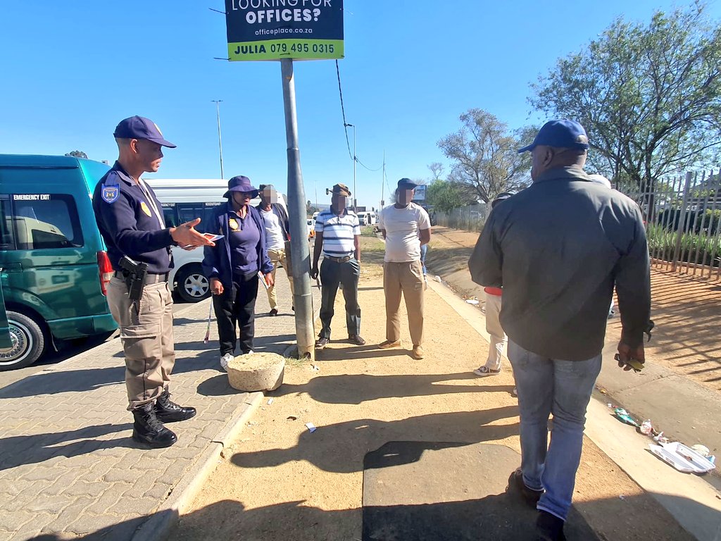 JoburgMPD's tweet photo. 📢 #JMPD Community Outreach

​Our team conducted a successful safety awareness & By-laws education campaign at Hendrick Potgieter Road next to Makro in Strubens Valley.

​Taxi Drivers: Educated on #RoadSafety, compliance, and the importance of checking & paying outstanding traffic fines.

​Informal Traders: Educated on City By-laws and the legal verification of trading documents.

​Working together to ensure safer roads and compliant communities for all! 🇿🇦✨
​#JMPDInAction #JoburgRoadSafety #SaferJoburg #JoburgByLaws