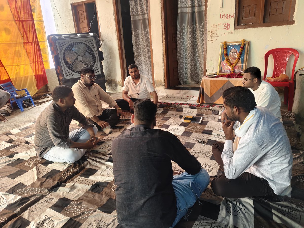 Rakeshsindhal4's tweet photo. आज सोनकच्छ विधानसभा के टोंकखुर्द नगर में श्री बद्रीलाल लाठिया जी की धर्मपत्नी,स्वर्गीय श्रीमती सीमां बाई लाठिया जी के निधन के उपरांत उनके निवास पर पहुँचकर उन्हें विनम्र श्रद्धांजलि अर्पित की तथा शोकाकुल परिजनों से भेंट कर अपनी गहन संवेदनाएँ व्यक्त कीं।

ॐ शांति। https://t.co/8HczrTlOav