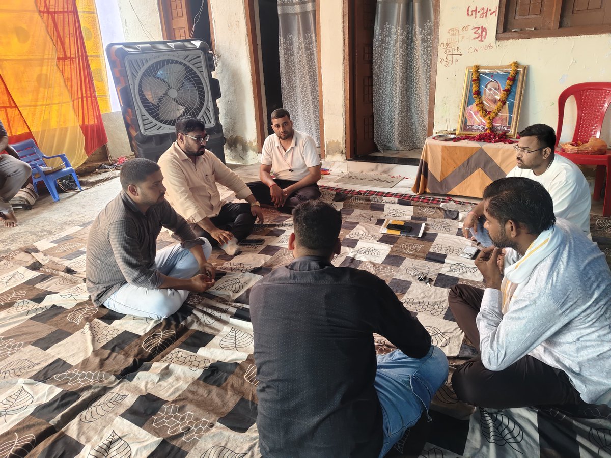 Rakeshsindhal4's tweet photo. आज सोनकच्छ विधानसभा के टोंकखुर्द नगर में श्री बद्रीलाल लाठिया जी की धर्मपत्नी,स्वर्गीय श्रीमती सीमां बाई लाठिया जी के निधन के उपरांत उनके निवास पर पहुँचकर उन्हें विनम्र श्रद्धांजलि अर्पित की तथा शोकाकुल परिजनों से भेंट कर अपनी गहन संवेदनाएँ व्यक्त कीं।

ॐ शांति। https://t.co/8HczrTlOav