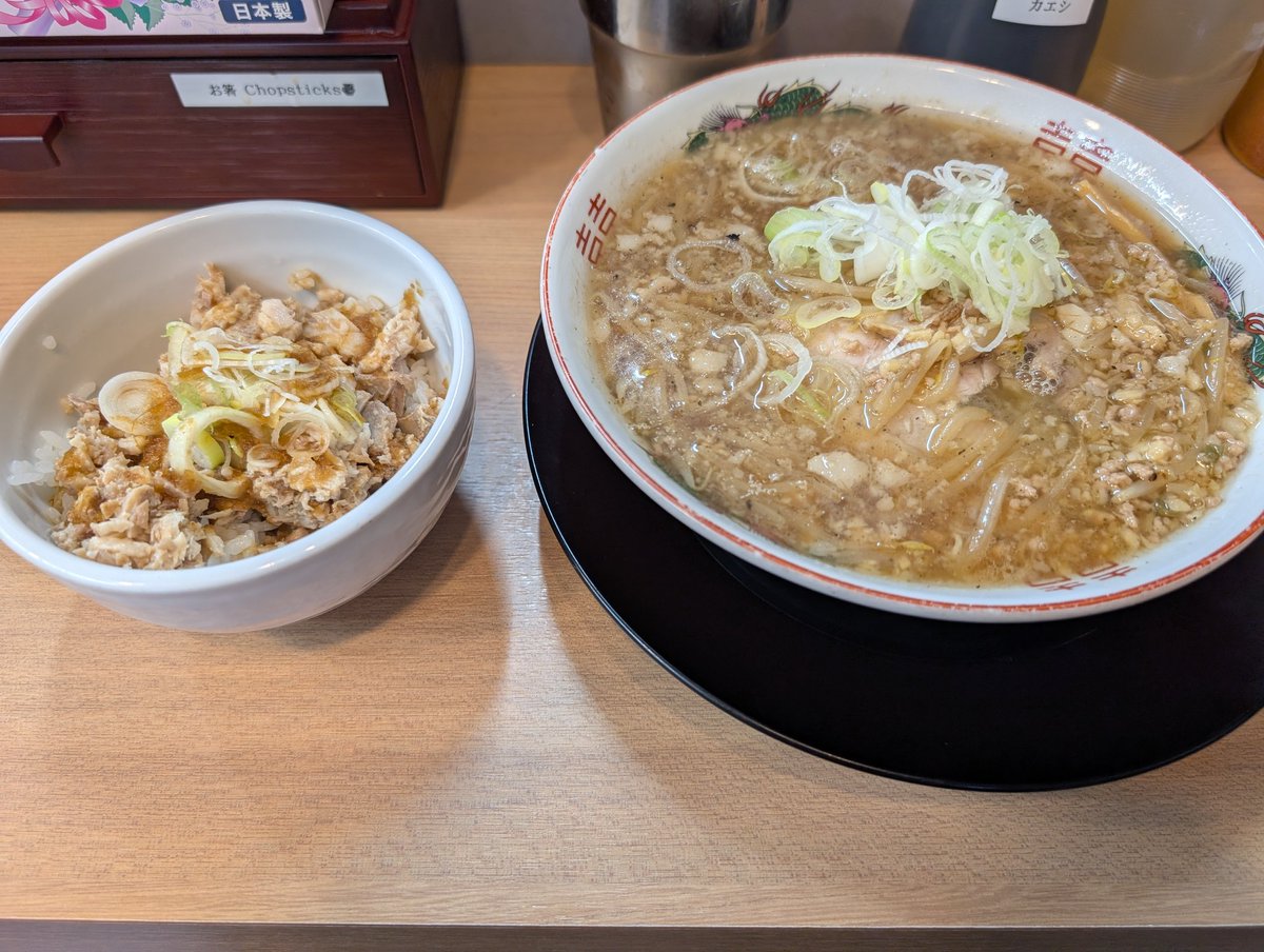 subro__mk's tweet photo. SUSURU TVの北ノ醤油チーホーに行ってきた
誠意のチャーシュー丼も頂いてちょめめー！でした！ https://t.co/0DuQbidHiS