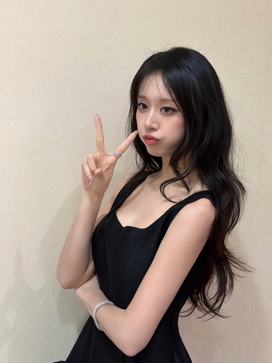 jing67y's tweet photo. 뜨억..... 얼굴로만 사진 올려준 거 실화?... https://t.co/hxE8zUcST9