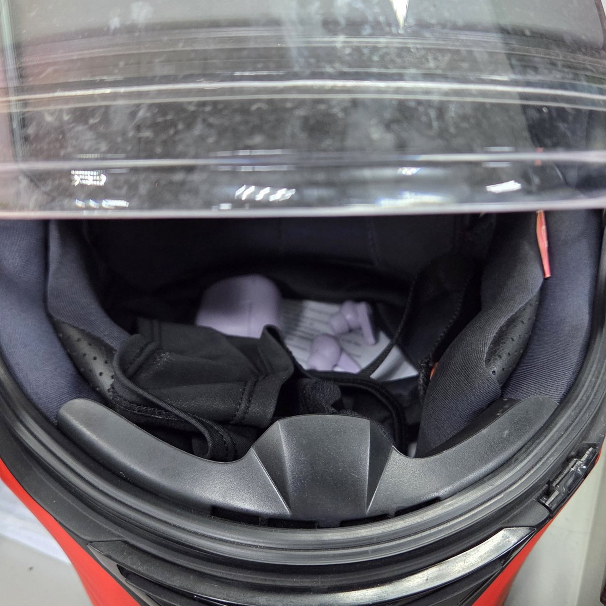 Ken_B_Wang's tweet photo. I bought a pair of earbuds.
The APP reminded me that the earbuds should have burn-in process.🤔
So I used the burn-in function of the APP, and earbuds began to produce white noise 😱
I put it into my helmet to prevent from hearing by other people https://t.co/pn6ffofcDA