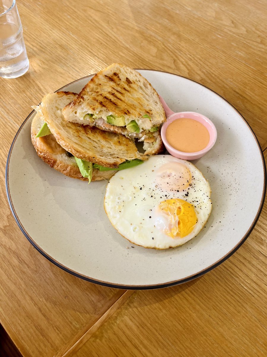 seinanana's tweet photo. ブランチしに「F.I.X. Sarasin &amp; The Lazy Bunch」へ🍴
見よ！このかんわいぃブランチプレートを😘❤️❤️❤️
しかもクロワッサンサンドがめちゃくちゃ美味しかったの〜🫶🏻
ブランチって何でだか贅沢な感じして気分上がって良いよね✨ https://t.co/UaFaqlx78M