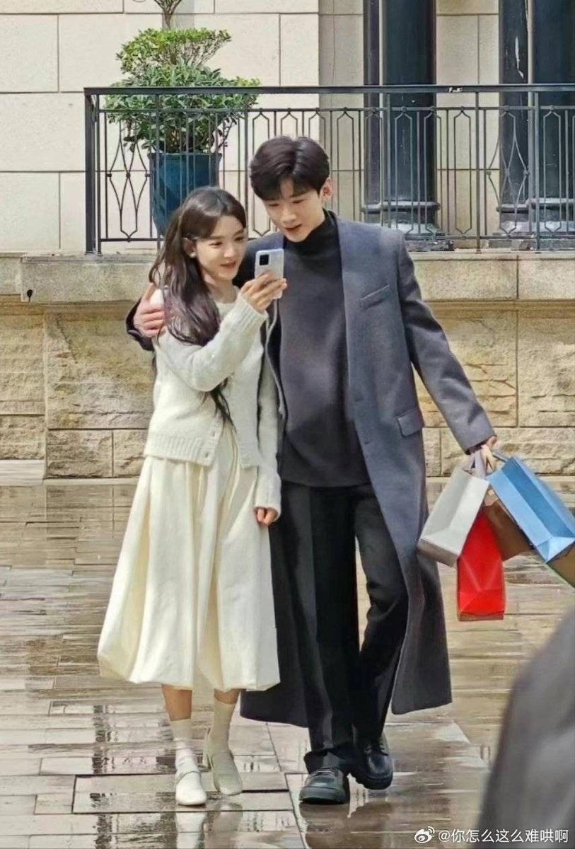 KdSad1ove's tweet photo. 공식에서 준 투샷 너무 없어서 영원히 저화질 로이터 사진 보면서 앓음 .. 투샷 많이 찍어놓고 안풀어주는 행위는 어디 신고해야 됩니까? #슬픈여자 https://t.co/HsPbiRyonR