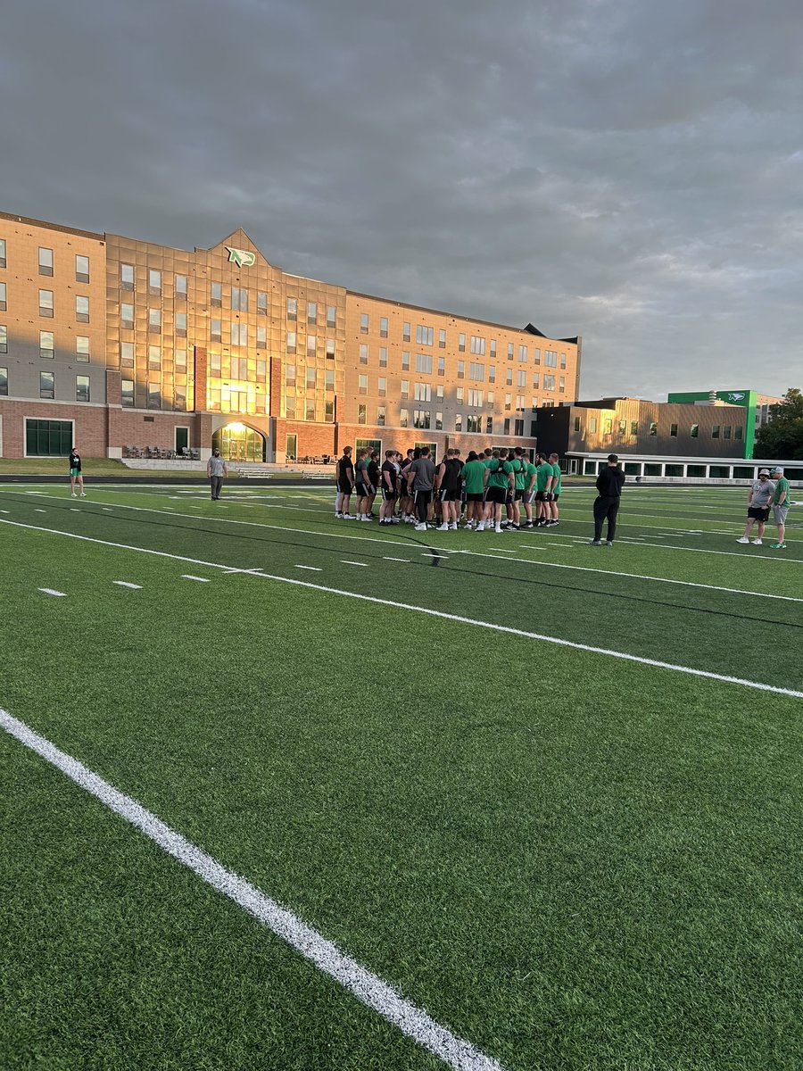 TrevorOlson62's tweet photo. Beautiful day in Grand Forks! Attack the day! #JYDs https://t.co/6RWJZ2aaQR