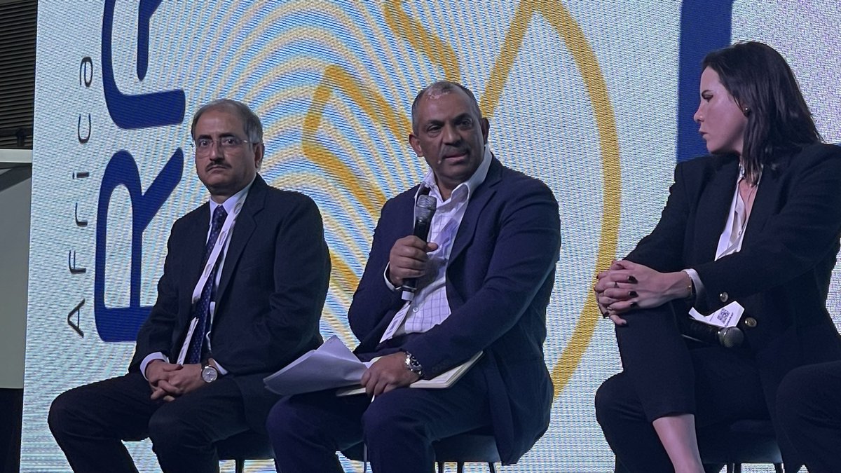 menarports_rail's tweet photo. South Africa needs a multifaceted approach to rail development, balancing investment in new technologies with better utilisation of existing infrastructure to grow capacity and support economic growth, says Pillay. 

#AfricaRail #ReindustrialiseSA #MenarPortsandRail https://t.co/ZBKjKuj2e3