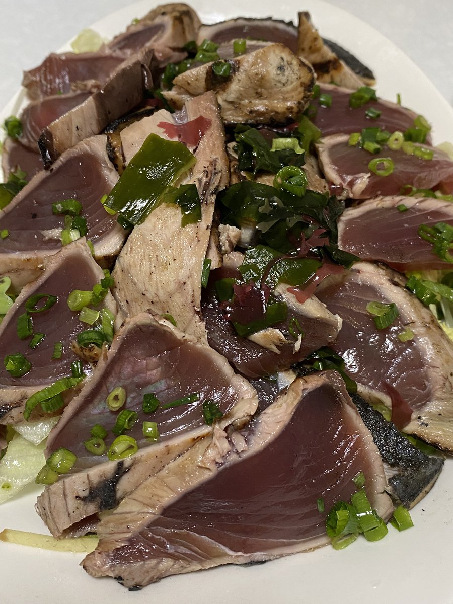 Atan211225's tweet photo. 早番キタック

スパムとピーマンの炒め物
鰹の乗っけ盛りサラダ
サラダにはカイワレ・大葉・茗荷・生姜・小葱にレタスと野菜たっぷりで。

旬が美味しい季節ですね https://t.co/Ob9JCCGRT0