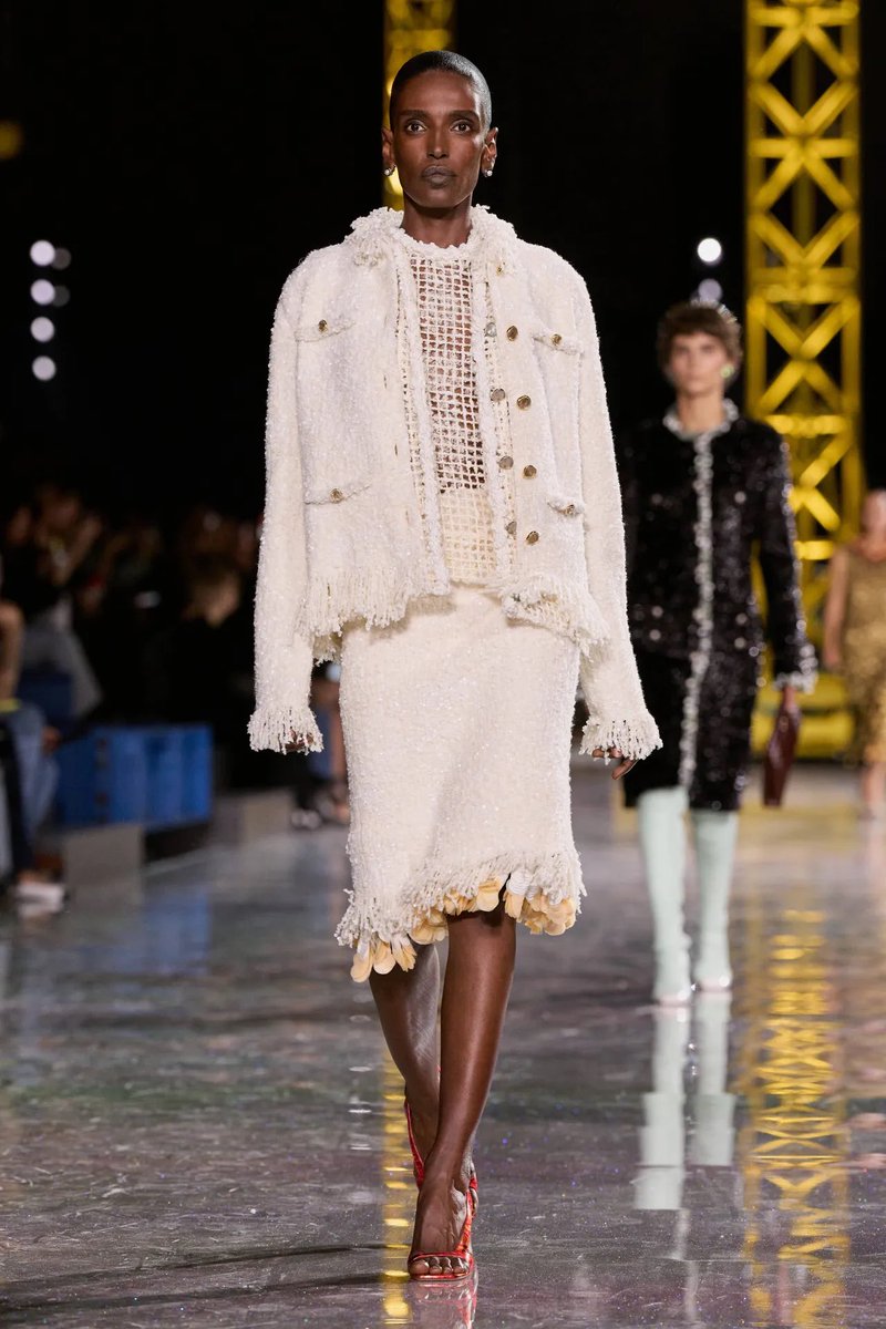 hionfashion's tweet photo. Jurin wearing Chanel FW26 to the Couture show in Paris https://t.co/oT1TXE29jQ
