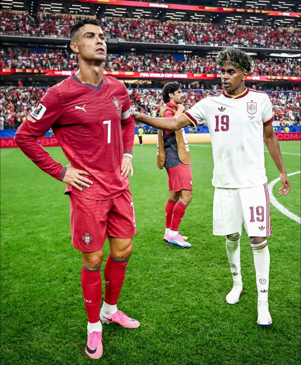 ddewortor09's tweet photo. If this moment could speak:
"We didn't expect it to end like this... this was my last World Cup." — the weight in Ronaldo's eyes😔 

"You built the standard we're all chasing. You'll always be the GOAT." — what Yamal's respect said, even without words😊 https://t.co/9T73cRJKe6