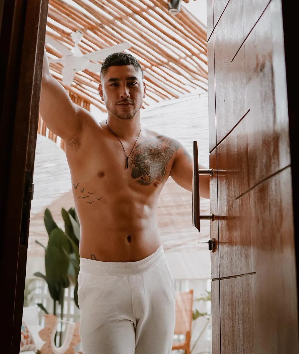 gut_mannn's tweet photo. Mereka ini hot Daddy sih, udah punya anak, sibuk sama dunia entertainment tapi masih bisa maintain badannya sampe sebagus ini👍 https://t.co/eluWKQd15Q