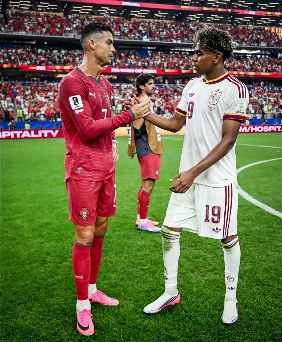 ddewortor09's tweet photo. If this moment could speak:
"We didn't expect it to end like this... this was my last World Cup." — the weight in Ronaldo's eyes😔 

"You built the standard we're all chasing. You'll always be the GOAT." — what Yamal's respect said, even without words😊 https://t.co/9T73cRJKe6