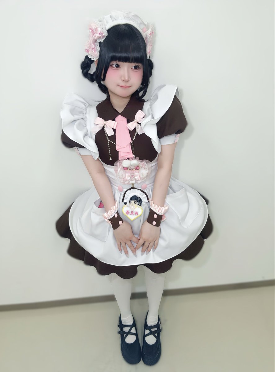 maid_Miel's tweet photo. どーなちゅ、たべる？🍩 https://t.co/IaNu4FUwBY