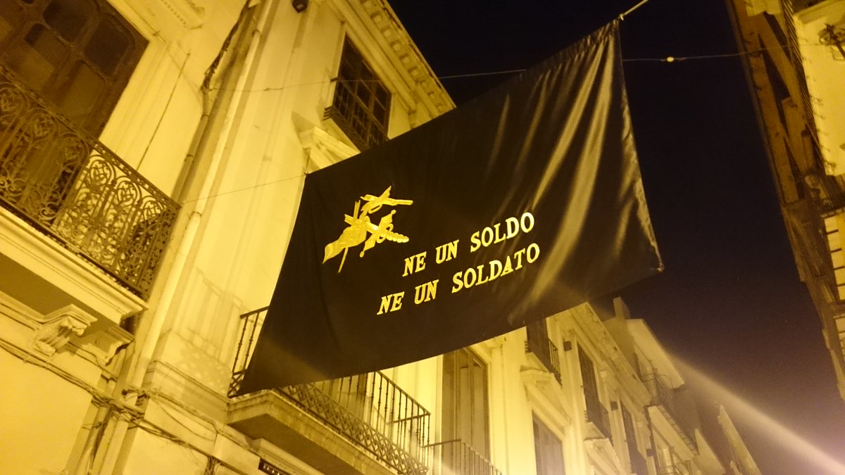 ArteYAnarquia's tweet photo. "Todos los muertos". Intervención artística del colectivo Democracia en el centro urbano de Valencia. https://t.co/eehXg4WuDn