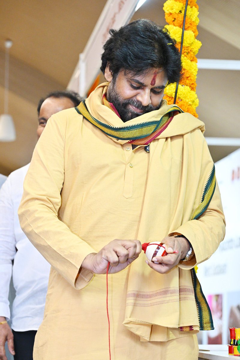venupro's tweet photo. ఆంధ్రప్రదేశ్ హస్తకళా మహోత్సవాన్ని ప్రారంభించిన ఉపముఖ్యమంత్రివర్యులు 
శ్రీ పవన్ కళ్యాణ్ గారు https://t.co/TAZdm43o41
