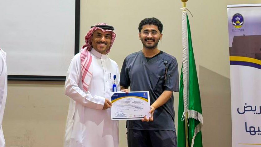 p15u_'s tweet photo. الحمد لله الذي بنعمته تتم الصالحات.

تشرفت اليوم بالتكريم من الكلية ضمن الأوائل في نتائج اختبار هيئة التخصصات الصحية، وهو شرف أعتز به، وأسأل الله أن يكون هذا الإنجاز بدايةً لمزيدٍ من التوفيق والنجاح.

كل الشكر والتقدير لكل من كان له أثر في هذه الرحلة، والحمد لله أولًا واخره https://t.co/IiRlilveLH