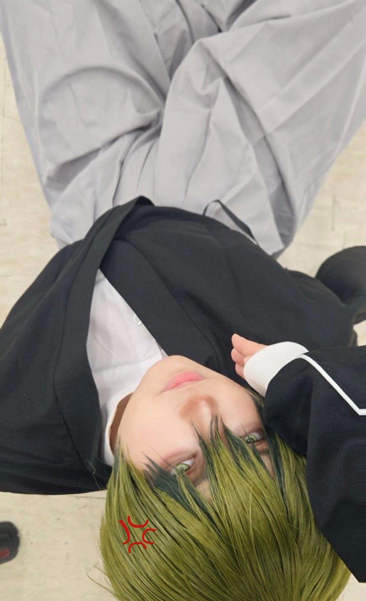 mobusuke677's tweet photo. 今日でTwitterはじめて1年らしいです、
びっくり、時経つのはやいね...
~アコで撮った禪院直哉コスを添えて~ https://t.co/39hqSS5LR5