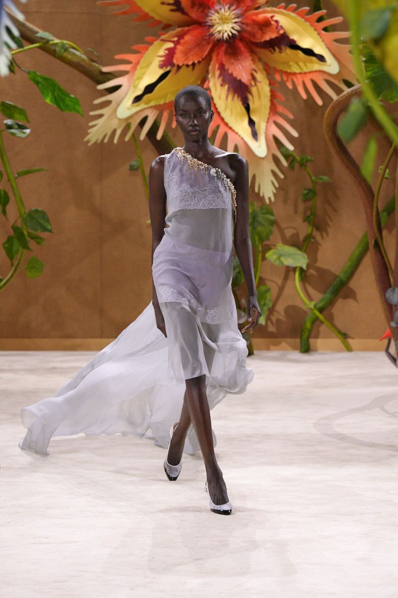 itgirlbackup's tweet photo. Anok Yai for Chanel couture aw26 https://t.co/HjfyOETtfM