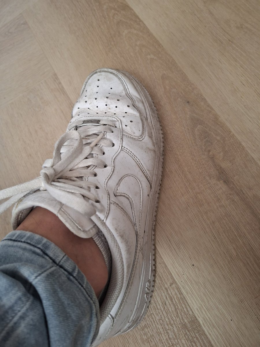 GearboyCash's tweet photo. Sneaker 1 or 2? Smelly?😈 #Nikesneakers https://t.co/Z4VueS68Uh
