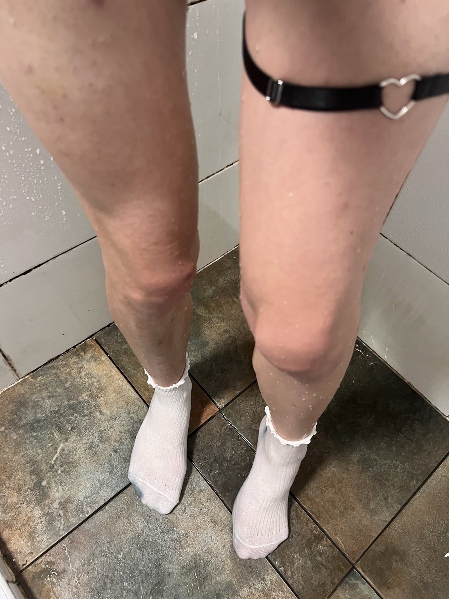 Minalovdsocks's tweet photo. Do white socks count as an outfit? 😇 #WhiteSocks #ShowerThoughts #FreshAndClean #ThighHighs #Mood https://t.co/w4zvXK1hU7