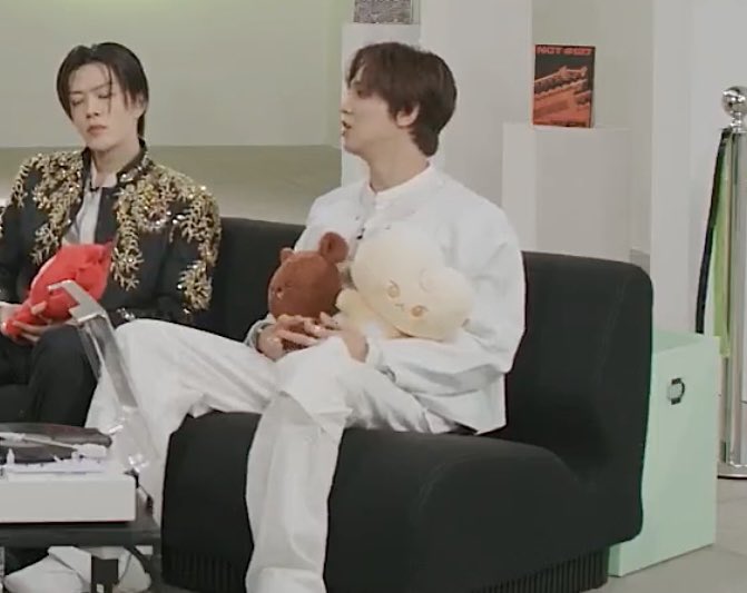 xneojunx's tweet photo. haechan taking care of both haepu and dogungppang 🥹🥹❤️‍🩹 dongdong bros miss youuuuuu…. https://t.co/Jd7cwceRuD