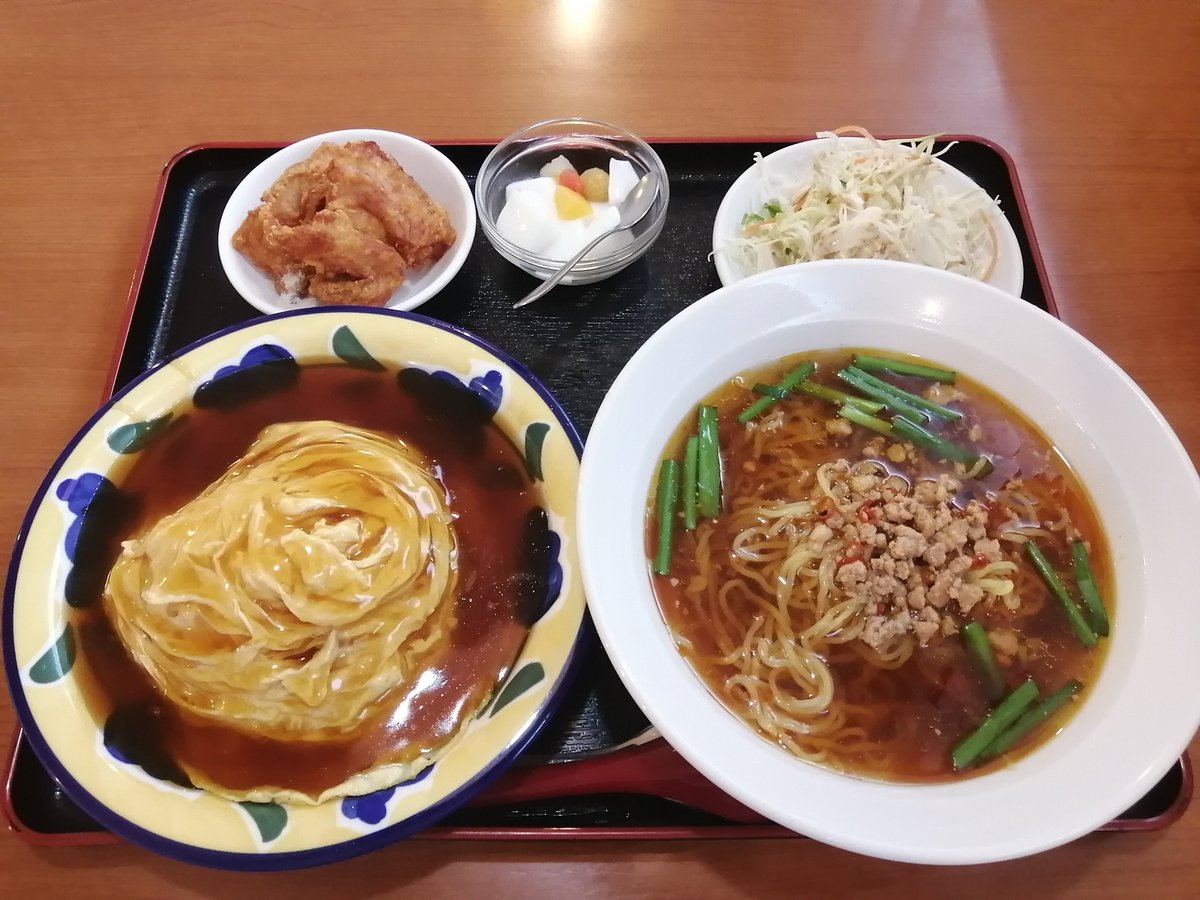 sekainoyamarmot's tweet photo. 先日、山梨簿記学院＆山梨資格学院の住吉先生に毎年恒例の誕生日😌🎁🎂御祝いして頂きました～😃
とても美味しかったです～🤗
いつも本当にありがとうございます～😃

#山梨県
#台湾ラーメン🍜🍥
#天津飯
#唐揚げ

#ラーメンショップ牛久結束店 https://t.co/GwClLi2F3z
