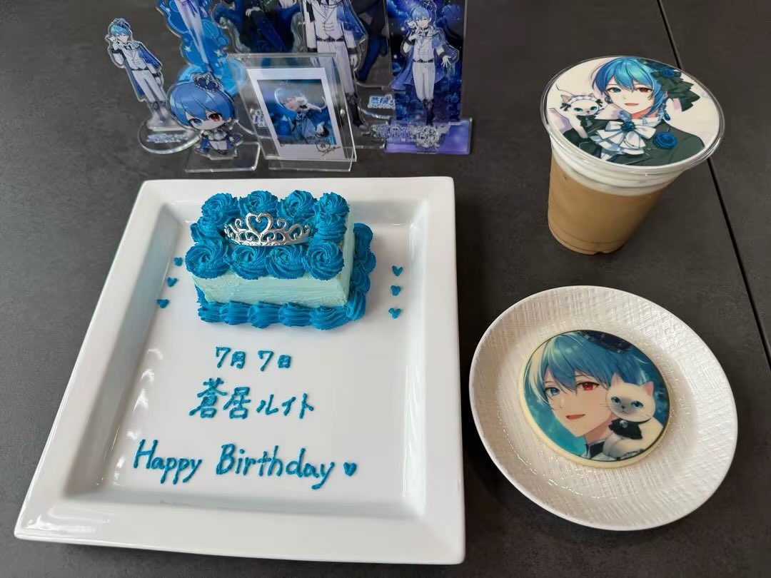 mansuke06's tweet photo. #蒼居ルイト生誕祭2026

今年は、推しカフェで王子の誕生日祝いをしてきました🎂

世界でただ一つの、タペストリー初公開🫶
王子つめつめ欲張りタペストリー💙

愛を届け〜❤️ https://t.co/uTUW5eoV2g