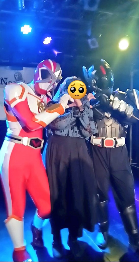 tsukiya_fff's tweet photo. 4枚だけだと思った？チェキ会大惨事なのよ。あとヒノタマはいいぞ。 https://t.co/1f0lmEpEkr