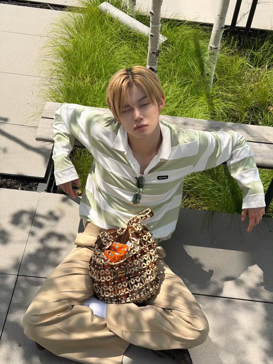 meodddd_'s tweet photo. 내 연준이 따뜻한 색감이 진짜 잘어울리는것같애
힙한 것도 좋긴한데 갠적으론 말랑따끈 햇살 향기 날 것 같은 스타일링이 정말 조으다 https://t.co/QFGFg54yNt