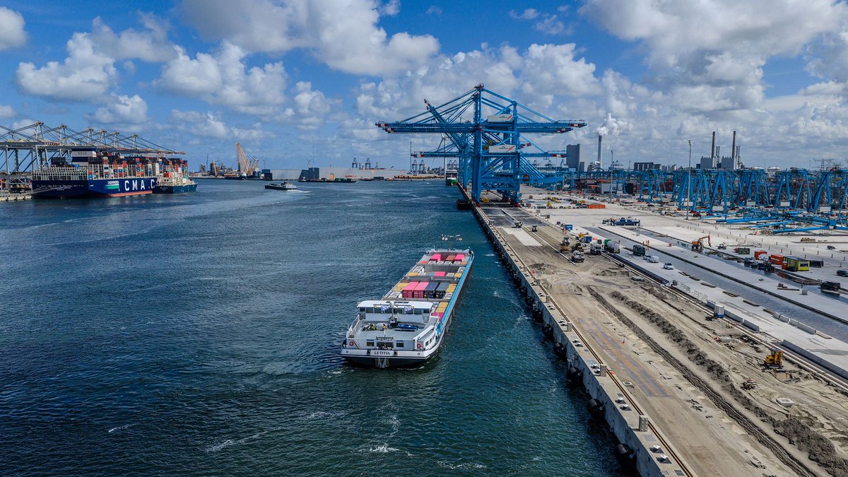 cinea_eu's tweet photo. #ProjectInFocus #EU #HorizonEU #Transport
👏A major milestone for @MagpiePorts with an inland vessel successfully completing an autonomous voyage between terminals in the @PortOfRotterdam 
🚢A step towards smarter and more resilient inland shipping!
🔗https://t.co/wED619T3bA https://t.co/AwF1Kx2XGW