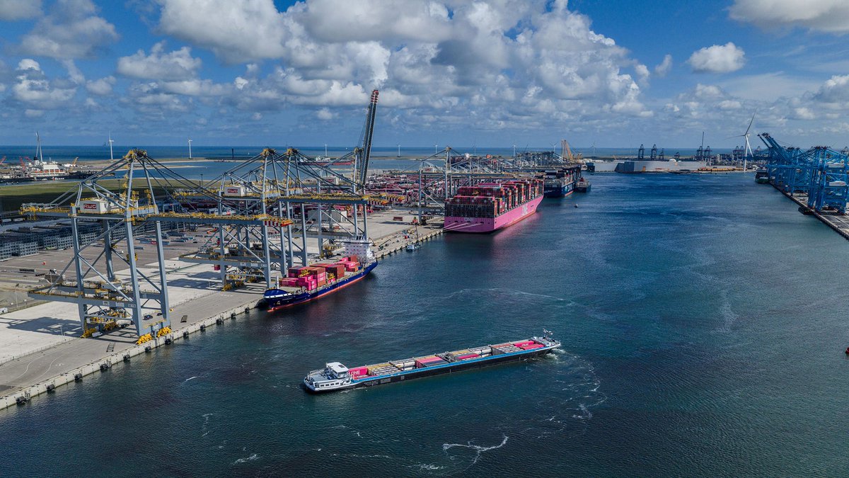 cinea_eu's tweet photo. #ProjectInFocus #EU #HorizonEU #Transport
👏A major milestone for @MagpiePorts with an inland vessel successfully completing an autonomous voyage between terminals in the @PortOfRotterdam 
🚢A step towards smarter and more resilient inland shipping!
🔗https://t.co/wED619T3bA https://t.co/AwF1Kx2XGW