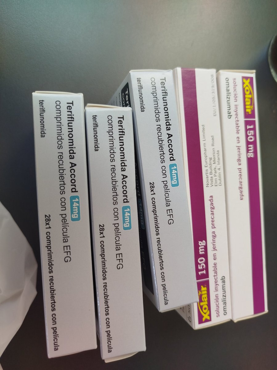 veganibalecter's tweet photo. Unos 4.300€ que llevo encima. Es mi medicación para los próximos 3 meses. Hay que defender la Sanidad pública con uñas y dientes porque esto no lo tendrás con un seguro de 19€ al mes. Y nadie se libra de tener que necesitar tratamientos así https://t.co/MP1ALB3qKu