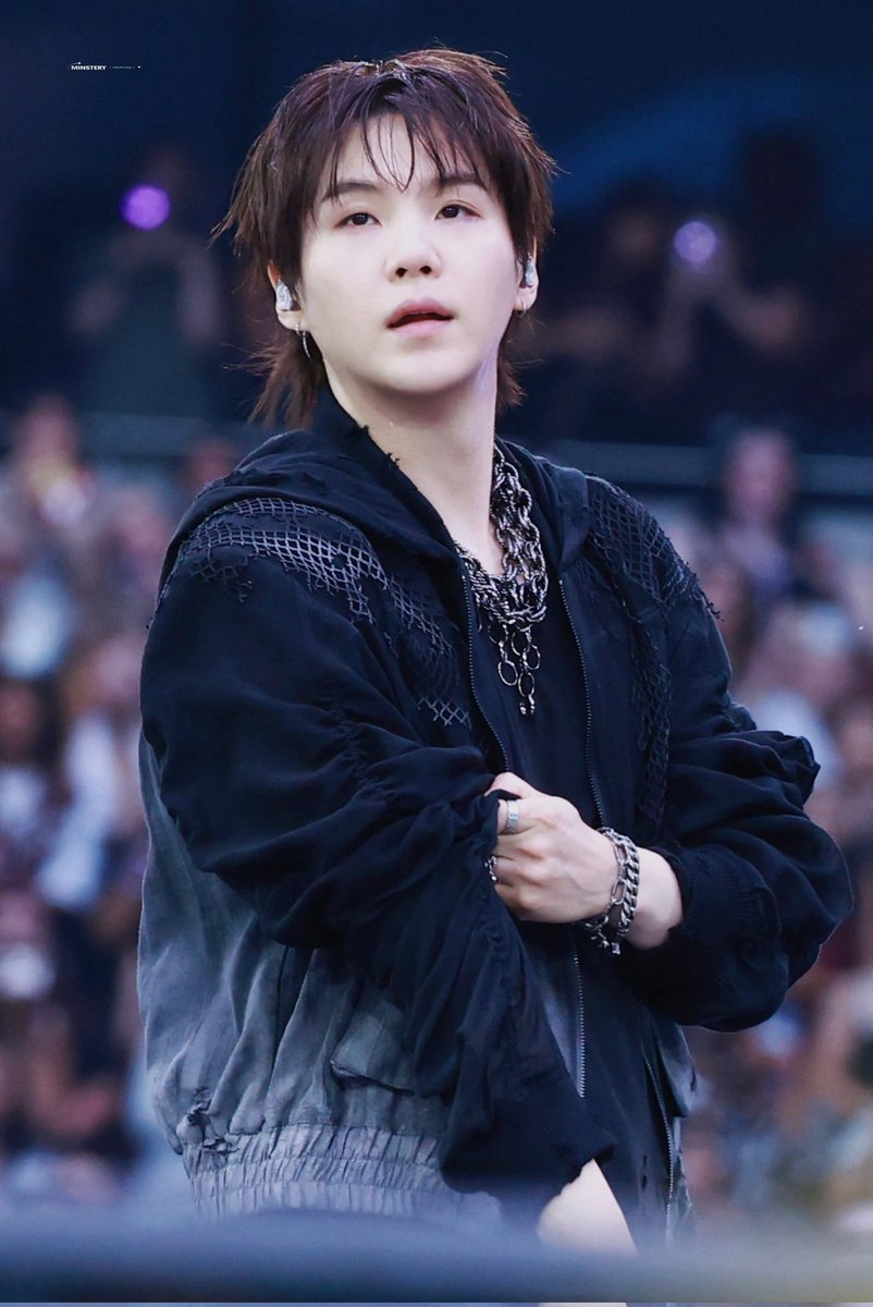 93DaeguTownSuga's tweet photo. "Haegeum" by #AgustD is a timeless track that deserves a timeless milestone. A gap of 161.2 Million is our opportunity to honor the years of hard work Yoongi poured into his music. 🎧

Stay focused. Stay consistent. Let's finish what we started! 🏁

#HaegeumTo1Billion https://t.co/ayUAXKyULj