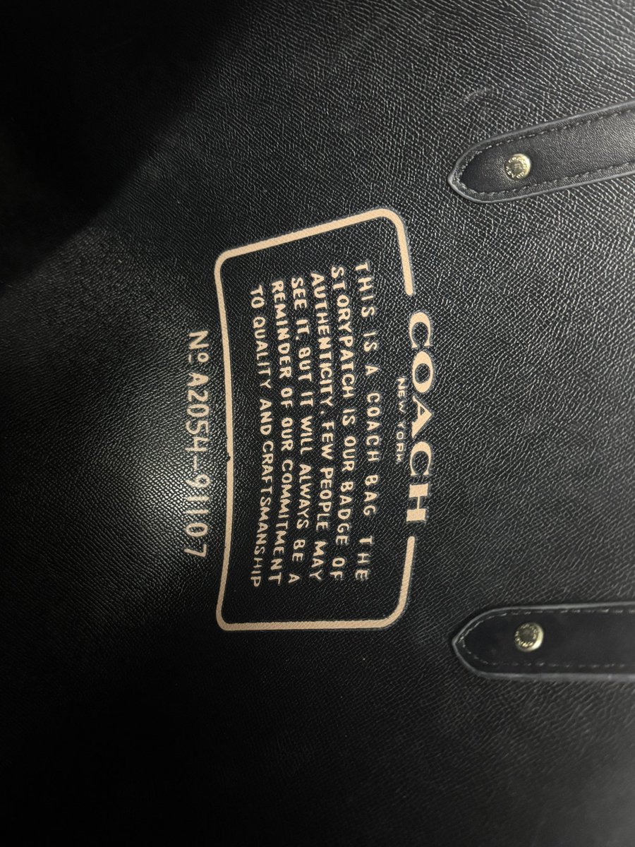justtungthings's tweet photo. ส่งต่อ กระเป๋า coach city tote bag ลายรถม้า สามารถใช้ได้ทั้งด้านในและด้านนอกค่ะ แถมที่จัดระเบียบไปให้ค่ะ

มีตำหนิ ‼️ ตามเมนชั่นด้านล่าง
2000รส (ทักมาคุยกันก่อนได้ค่ะ)

#coachthailand #ส่งต่อcoach #กระเป๋าcoach #ส่งต่อกระเป๋า
#ส่งต่อกระเป๋าแบรนด์เนม #coachมือสอง https://t.co/78XDS7cft6
